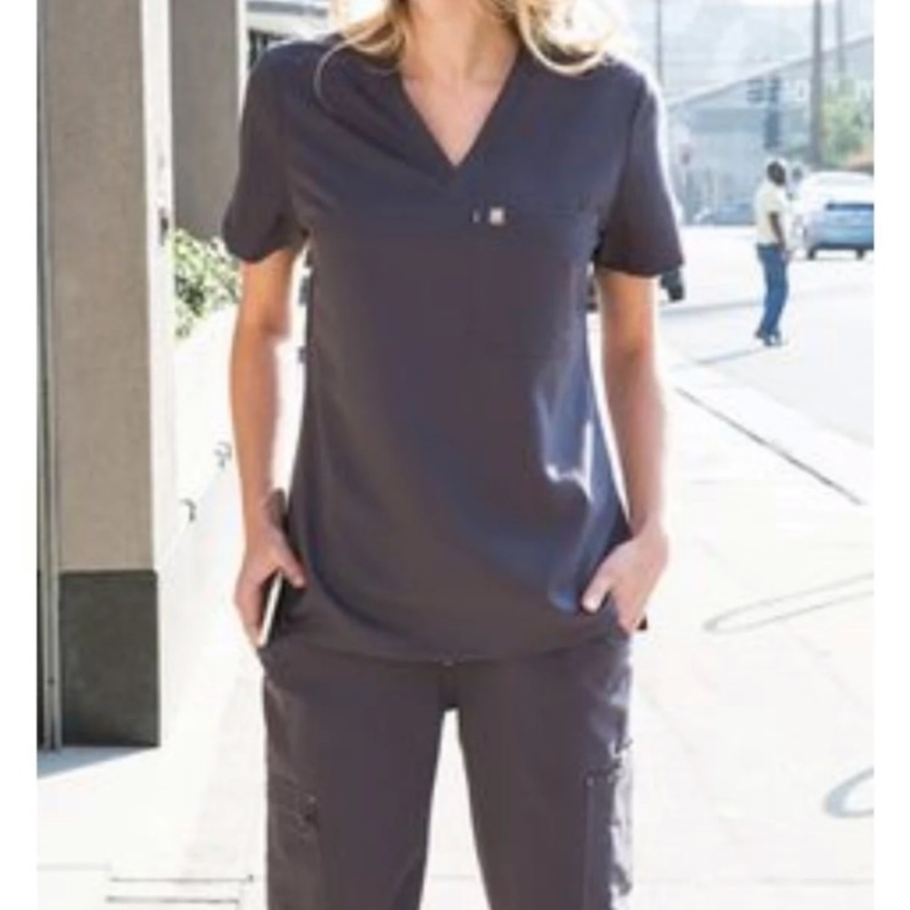 Figs gray scrub set